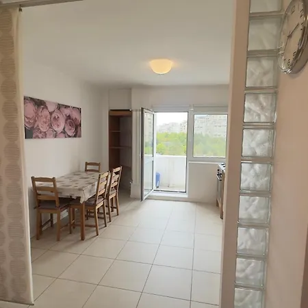 Kronos Retreat - Parliament View *