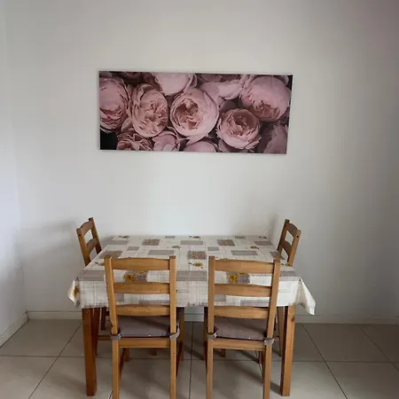 Kronos Retreat - Parliament View Apartment *