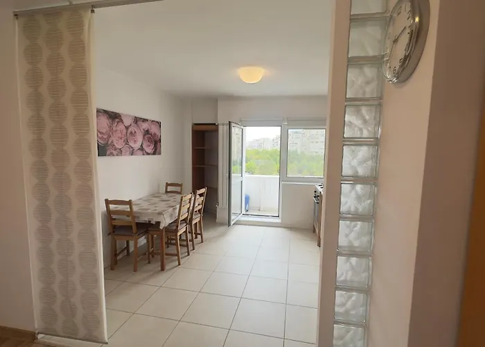 Kronos Retreat - Parliament View *